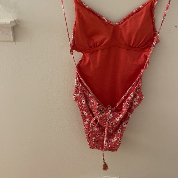 Swimming suit - Picture 3 of 3